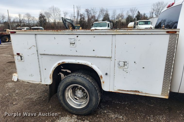 image for item JB9643 2007 Chevrolet Silverado 3500HD  Crew Cab utility bed pickup truck