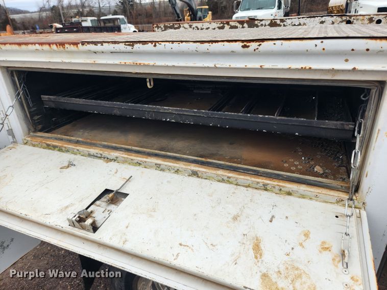 image for item JB9643 2007 Chevrolet Silverado 3500HD  Crew Cab utility bed pickup truck