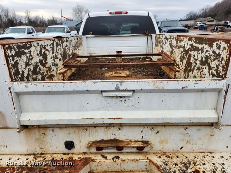 image for item JB9643 2007 Chevrolet Silverado 3500HD  Crew Cab utility bed pickup truck