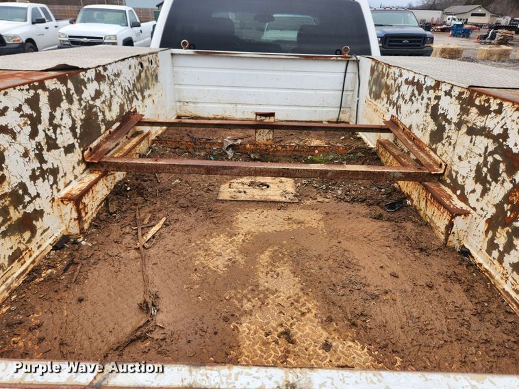 image for item JB9643 2007 Chevrolet Silverado 3500HD  Crew Cab utility bed pickup truck