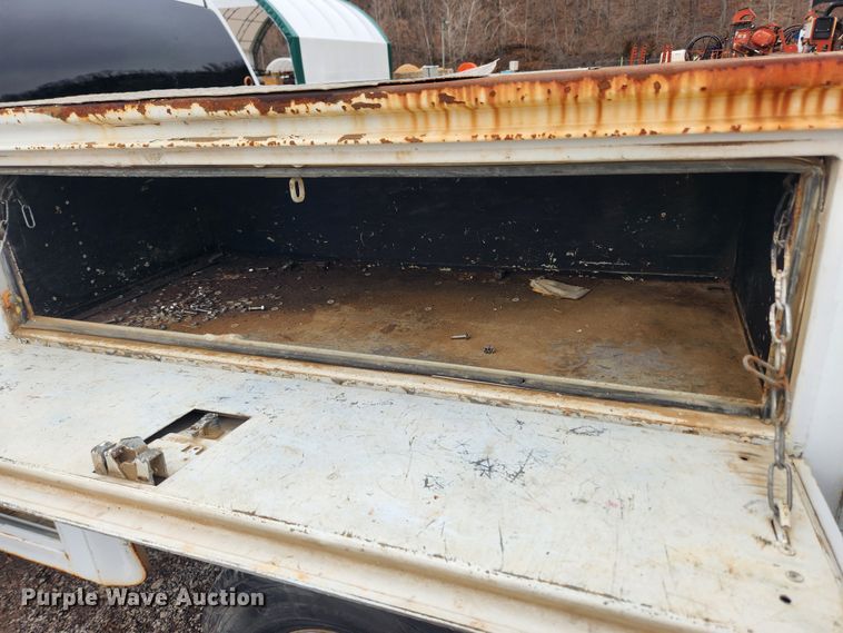 image for item JB9643 2007 Chevrolet Silverado 3500HD  Crew Cab utility bed pickup truck