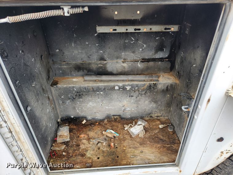 image for item JB9643 2007 Chevrolet Silverado 3500HD  Crew Cab utility bed pickup truck