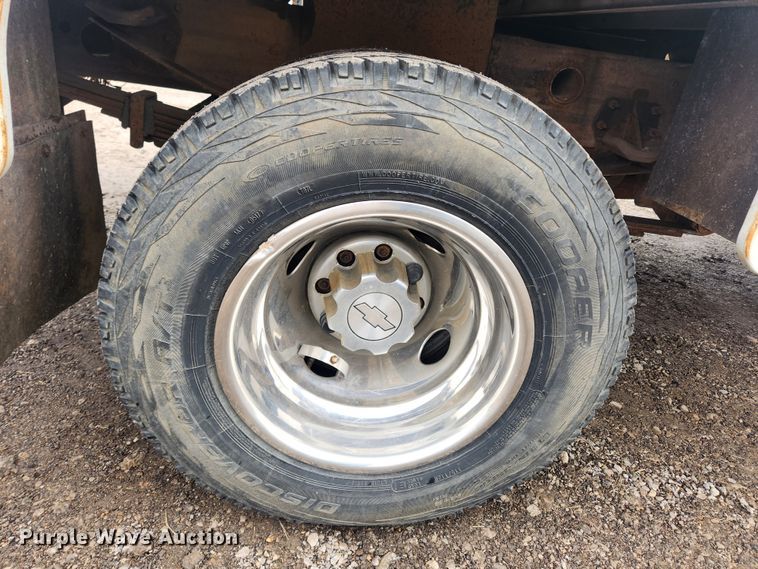 image for item JB9643 2007 Chevrolet Silverado 3500HD  Crew Cab utility bed pickup truck