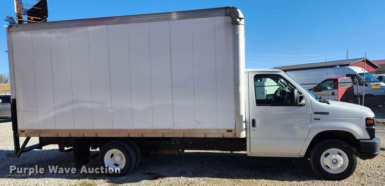 image for item JB9648 2014 Ford E350 Super Duty  box truck