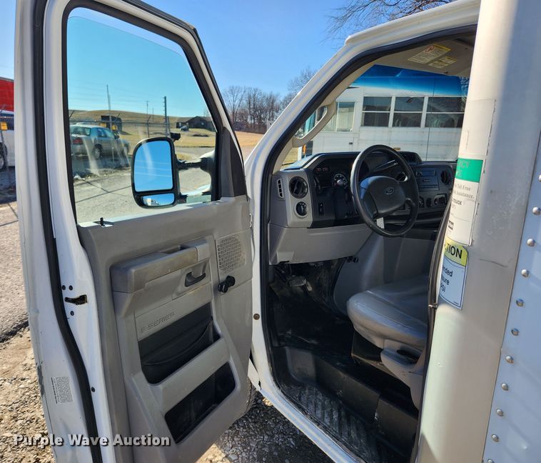image for item JB9648 2014 Ford E350 Super Duty  box truck