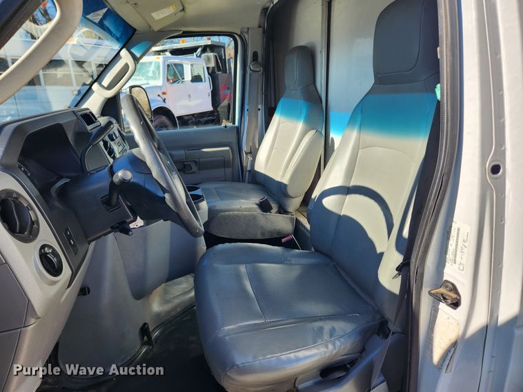 image for item JB9648 2014 Ford E350 Super Duty  box truck