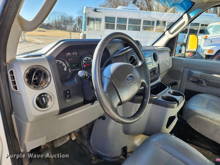 image for item JB9648 2014 Ford E350 Super Duty  box truck