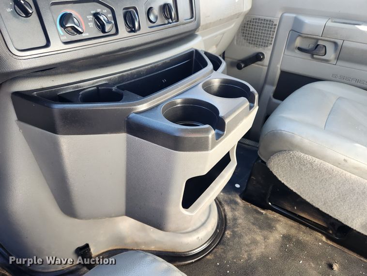 image for item JB9648 2014 Ford E350 Super Duty  box truck