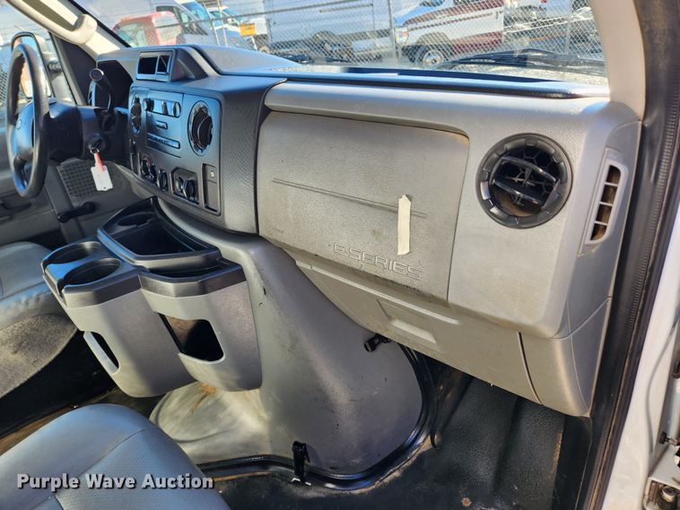 image for item JB9648 2014 Ford E350 Super Duty  box truck