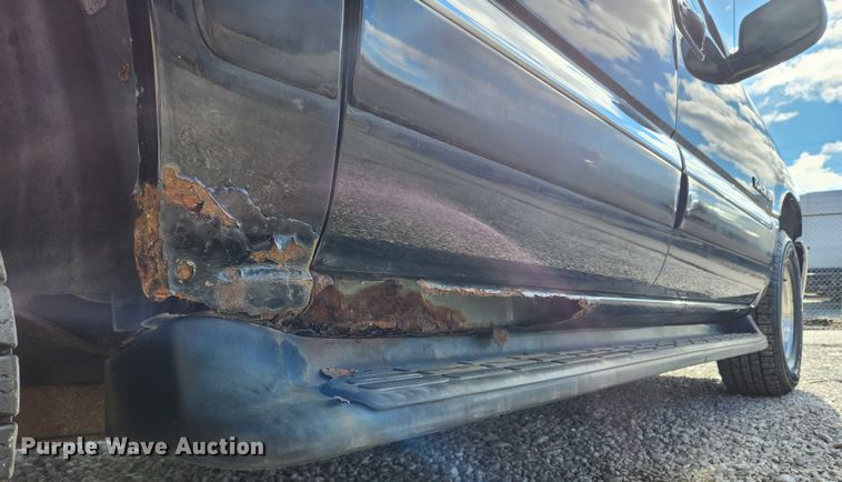 image for item JB9651 2000 GMC Yukon XL 1500  SUV