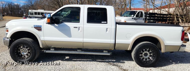 image for item JB9652 2010 Ford F250 Super Duty Lariat  Crew Cab pickup truck