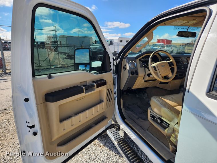 image for item JB9652 2010 Ford F250 Super Duty Lariat  Crew Cab pickup truck