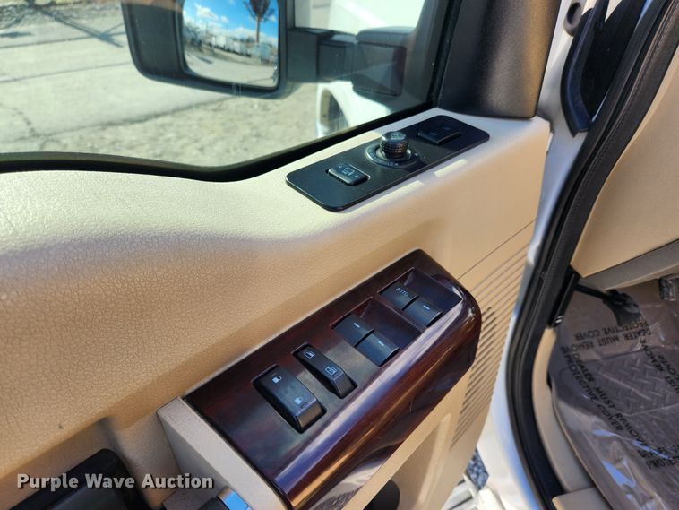 image for item JB9652 2010 Ford F250 Super Duty Lariat  Crew Cab pickup truck