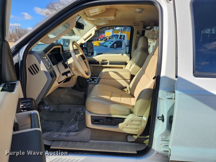 image for item JB9652 2010 Ford F250 Super Duty Lariat  Crew Cab pickup truck