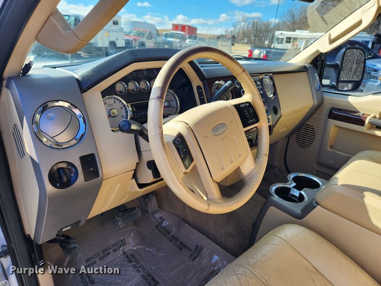 image for item JB9652 2010 Ford F250 Super Duty Lariat  Crew Cab pickup truck