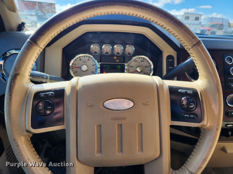 image for item JB9652 2010 Ford F250 Super Duty Lariat  Crew Cab pickup truck