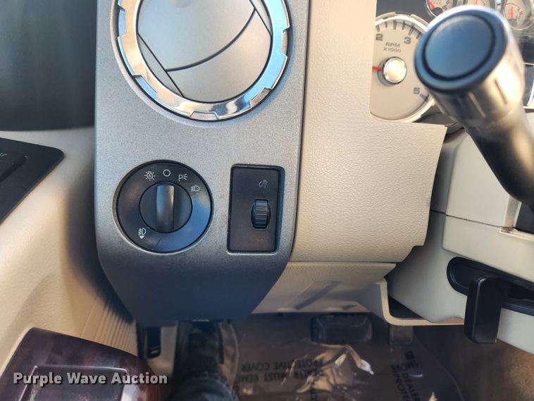 image for item JB9652 2010 Ford F250 Super Duty Lariat  Crew Cab pickup truck