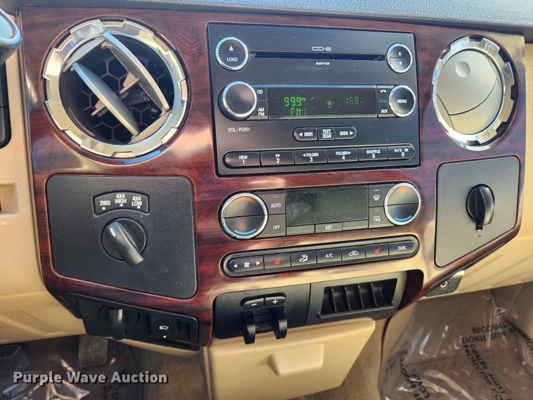 image for item JB9652 2010 Ford F250 Super Duty Lariat  Crew Cab pickup truck