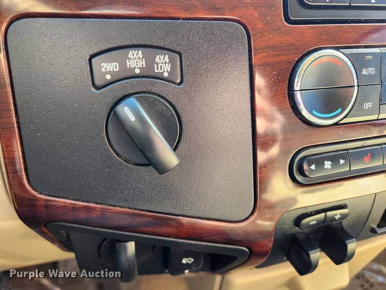 image for item JB9652 2010 Ford F250 Super Duty Lariat  Crew Cab pickup truck