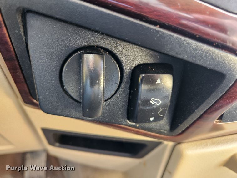 image for item JB9652 2010 Ford F250 Super Duty Lariat  Crew Cab pickup truck