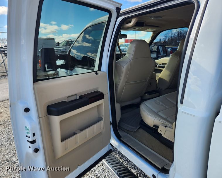 image for item JB9652 2010 Ford F250 Super Duty Lariat  Crew Cab pickup truck