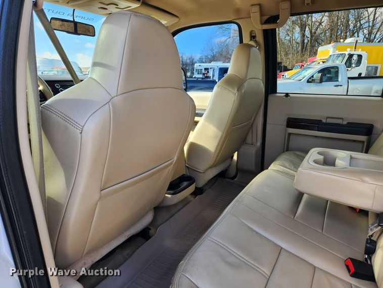 image for item JB9652 2010 Ford F250 Super Duty Lariat  Crew Cab pickup truck