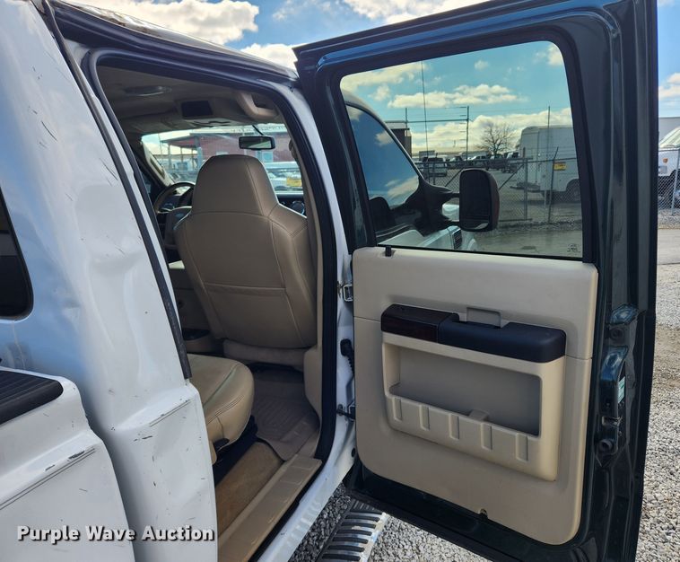 image for item JB9652 2010 Ford F250 Super Duty Lariat  Crew Cab pickup truck