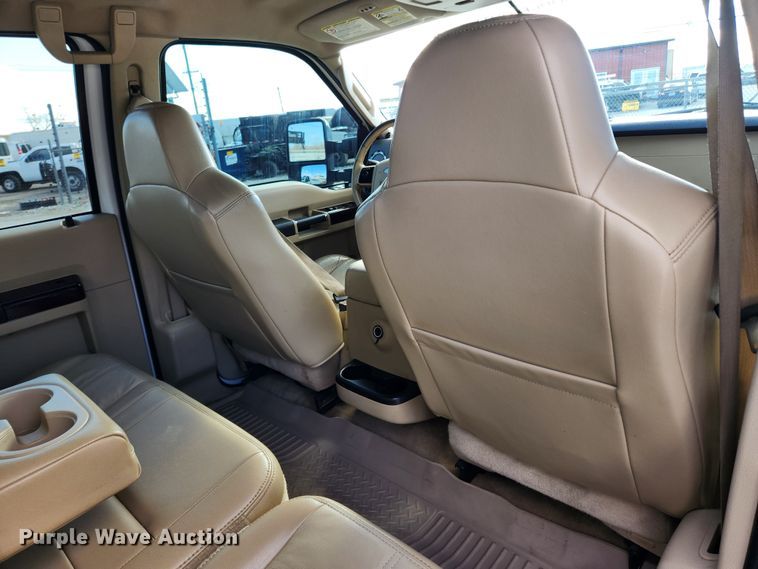 image for item JB9652 2010 Ford F250 Super Duty Lariat  Crew Cab pickup truck