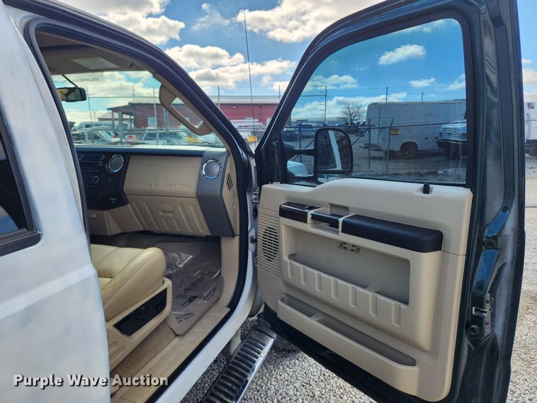 image for item JB9652 2010 Ford F250 Super Duty Lariat  Crew Cab pickup truck