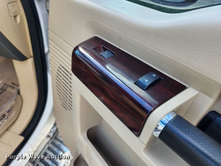 image for item JB9652 2010 Ford F250 Super Duty Lariat  Crew Cab pickup truck