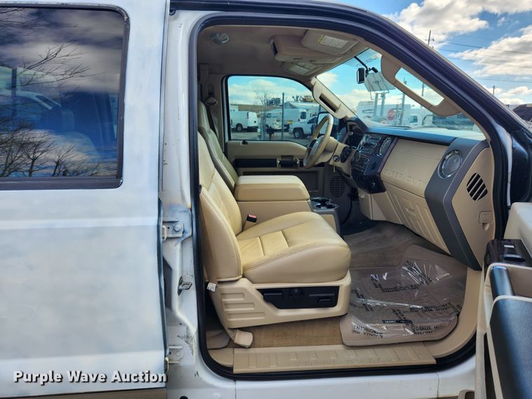 image for item JB9652 2010 Ford F250 Super Duty Lariat  Crew Cab pickup truck