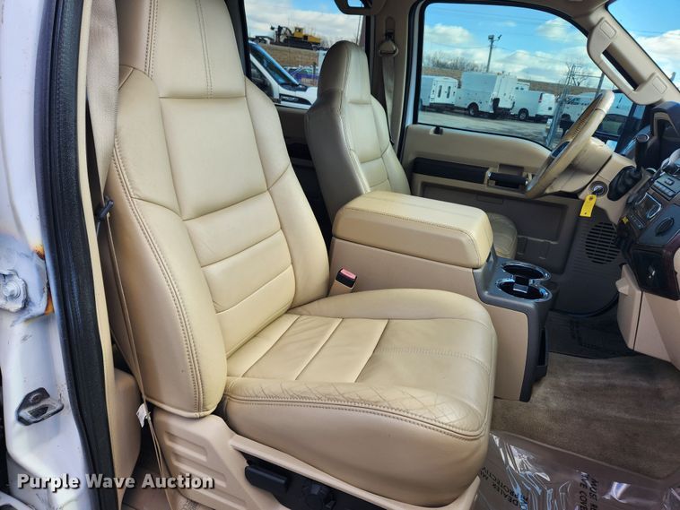 image for item JB9652 2010 Ford F250 Super Duty Lariat  Crew Cab pickup truck