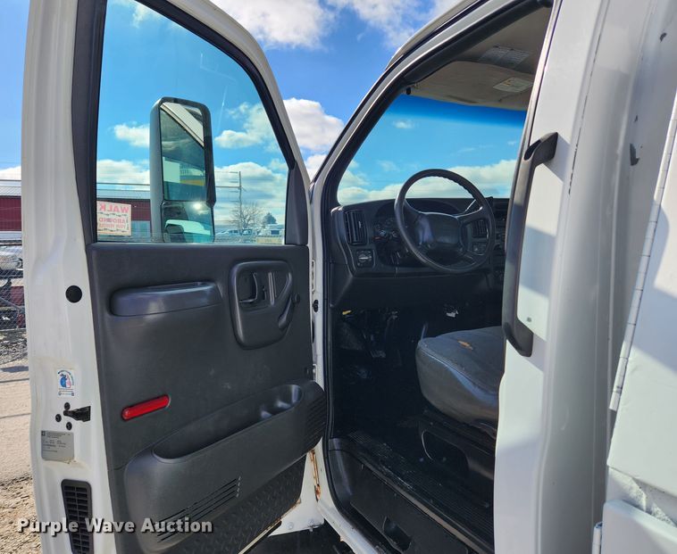 image for item JB9653 2008 GMC C4500  utility / service truck