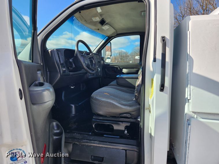 image for item JB9653 2008 GMC C4500  utility / service truck