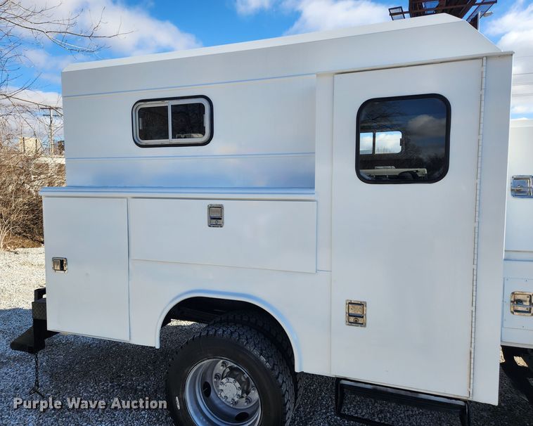 image for item JB9653 2008 GMC C4500  utility / service truck