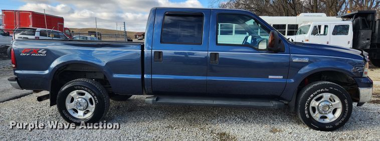 image for item JB9654 2007 Ford F350 Super Duty Lariat  Crew Cab pickup truck