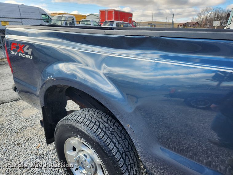 image for item JB9654 2007 Ford F350 Super Duty Lariat  Crew Cab pickup truck