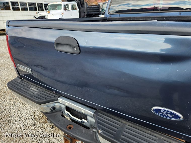 image for item JB9654 2007 Ford F350 Super Duty Lariat  Crew Cab pickup truck