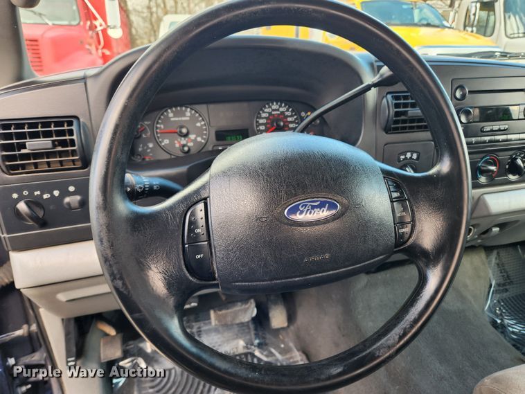 image for item JB9654 2007 Ford F350 Super Duty Lariat  Crew Cab pickup truck