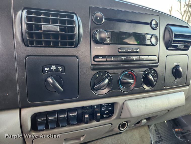 image for item JB9654 2007 Ford F350 Super Duty Lariat  Crew Cab pickup truck