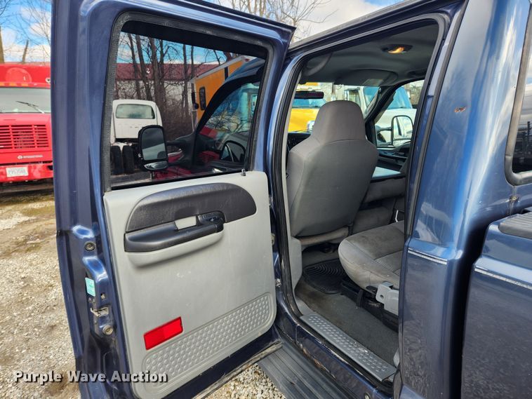 image for item JB9654 2007 Ford F350 Super Duty Lariat  Crew Cab pickup truck