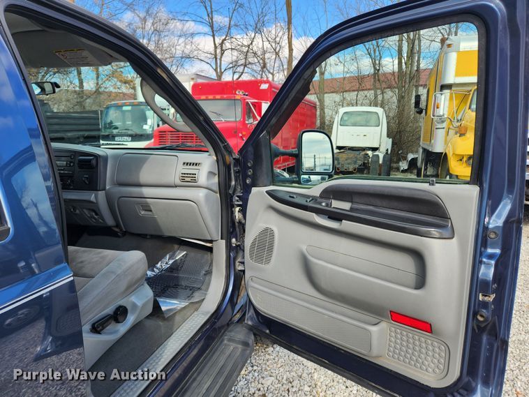 image for item JB9654 2007 Ford F350 Super Duty Lariat  Crew Cab pickup truck