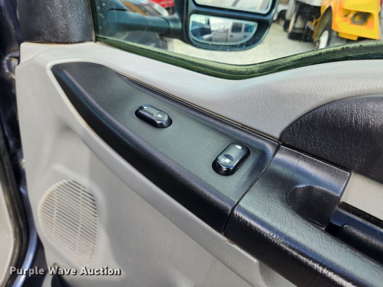 image for item JB9654 2007 Ford F350 Super Duty Lariat  Crew Cab pickup truck