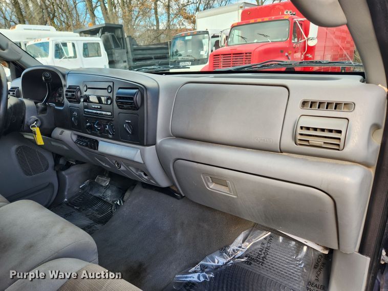 image for item JB9654 2007 Ford F350 Super Duty Lariat  Crew Cab pickup truck