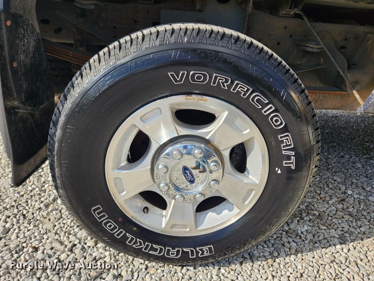 image for item JB9654 2007 Ford F350 Super Duty Lariat  Crew Cab pickup truck