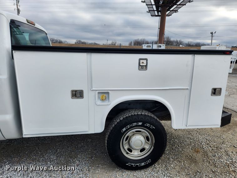 image for item JB9656 2012 Ford F250 Super Duty XL  utility bed pickup truck