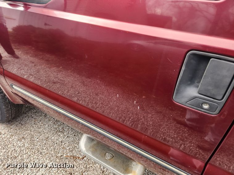 image for item JB9657 2000 Ford F250 Super Duty XLT  SuperCab pickup truck