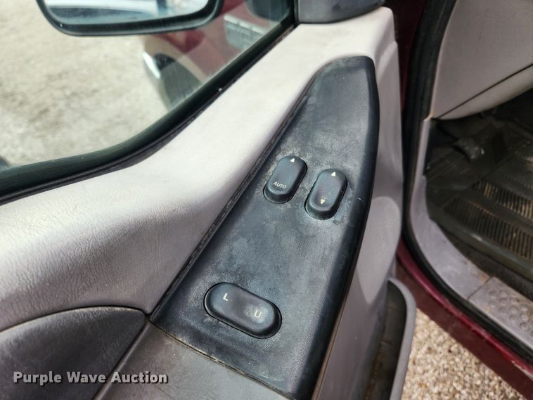 image for item JB9657 2000 Ford F250 Super Duty XLT  SuperCab pickup truck