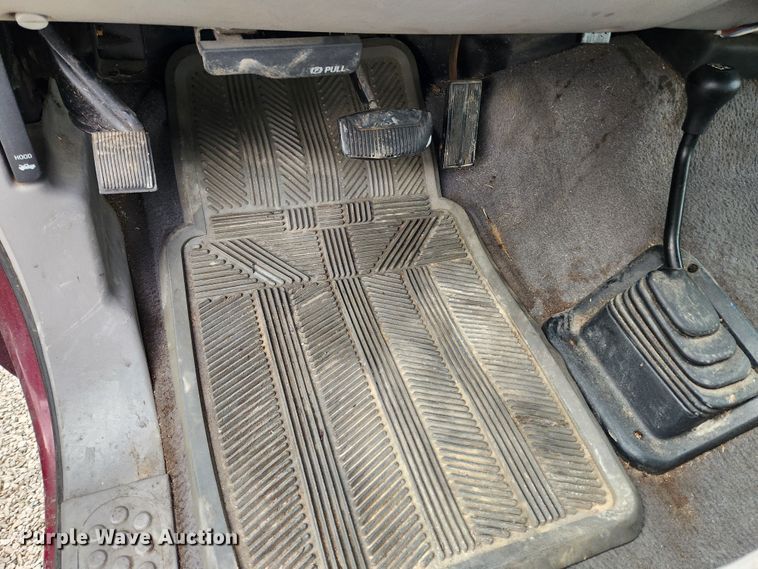 image for item JB9657 2000 Ford F250 Super Duty XLT  SuperCab pickup truck