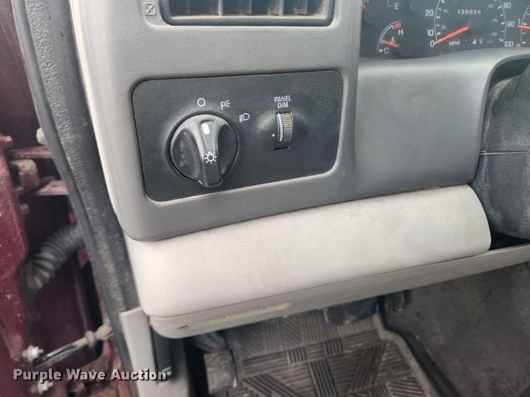 image for item JB9657 2000 Ford F250 Super Duty XLT  SuperCab pickup truck